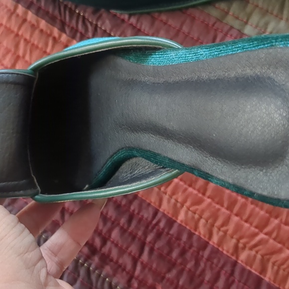 Qupid* Green Velvet Jeweled Buckle Pointed Toe Flat Ladies Shoes Size 37 NWOT - Picture 12 of 13